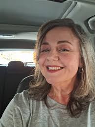 Woman Leaves Corporate Job to Become Lyft Driver and Finds Happiness in  Helping Others