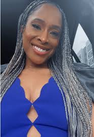 Hi! I’m Joy. I sing and write music professionally (20+ years). Also coach  people in the areas of identity, freedom & creativity😁 Check out  JoyWarren.com for more info✨