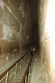 Of the the famous seven wonders of the ancient world the great pyramid of khufu (cheops) at giza is the only one still standing. Cheops Pyramide Tunnel Und Schachte