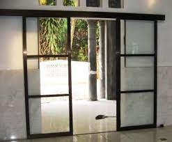 Memiliki banyak alternatif gaya pemasangan seperti pintu double atau single, pintu geser, pintu lipat, dapat juga digunakan pemasangan bagian kaca dan jendela. Pintu Geser Aluminium Aluminium Kaca