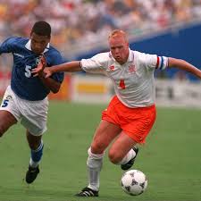 Ро́нальд ку́ман — нидерландский футболист и футбольный тренер. Ronald Koeman Fifa Com