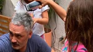 Regal gentleman 1.145.109 views2 year ago. Thor Ragnarok Director Taika Waititi Lets Kids Cut His Hair During Covid 19 Quarantine Mickeyblog Com