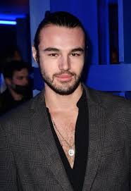 Anthony Colette en couple avec sa maquilleuse : rare photo au côté de sa  chérie et drôle de mise au point : Le diaporama