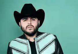 Gerardo Ortiz niega haber invitado a Emma Coronel a su show