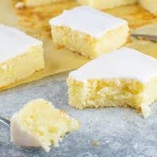 Back To Basics Einfacher Zitronen Blechkuchen Mit Zuckerguss Vegan Rezept Zitronen Blechkuchen Kuchen Und Torten Rezepte Blechkuchen