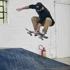 Leo Larson (@larson_skate) • Instagram photos and videos