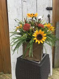 Sunflower Centerpiece Sunflower Table Decor Year Round Etsy In 2020 Sunflower Centerpieces Spring Floral Arrangements Sunflower Table Arrangements