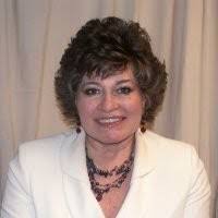 Lynette Hansen's Instagram, Twitter & Facebook