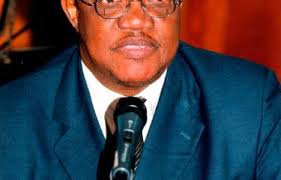 Mateo Morrison: “Me impresiona el vigor y la diversidad de los jóvenes  poetas dominicanos”