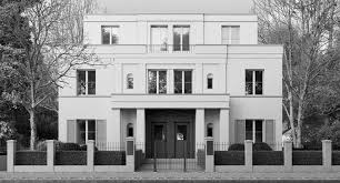 House By The German Architects Kahlfeldt Classical Timelessness Baustil Bauhausstil Haus Fassadengestaltung