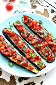 La ricetta della nonna per preparare in casa le melanzane sott'olio in tutta sicurezza, con i giusti accorgimenti si potranno ottenere delle melanzane croccanti, saporite e gustose! Ricetta Melanzane Al Forno Con Pomodorini Chiarapassion