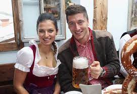 She is an independent woman who has successfully managed her personal and professional life. Bavarian Tweets On Twitter Robert Lewandowski And His Wife Anna Stachurska Anna Won The Bronze Medal At The 2009 Karate World Cup Http T Co Jlpnda0yas