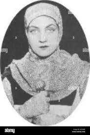 Elma Connolly's Instagram, Twitter & Facebook