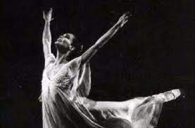 Parlare e far parlare, attraverso la danza, dell'universo femminile testimonial d'eccezione sul palco è oriella dorella, icona mondiale della danza classica, per molti. I Liceali Incontrano I Professionisti Appuntamento Con Oriella Dorella Legnanonews