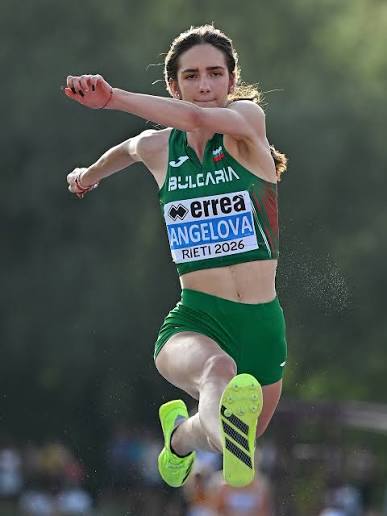 1️⃣3️⃣.9️⃣8️⃣m 🤩 @viktoriaa.angelova 🇧🇬🌟🤠 takes the European U18  triple jump crown as she sets: ✊ Championship record ✊ World U18 lead ✊  Personal best #EuropeanAthletics #Rieti2026 #OwnYourMoment