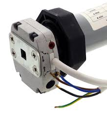 Automatisme pour porte de garage automatique, moteur électromécanique pour la motorisation de porte de garage non débordante ou à contrepoids jusqu'à 7 mètres carrés ou 10 mètres carrés avec 2 opérateurs. Moteur De Porte De Garage A Enroulement