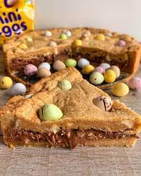 Fitwaffle Kitchen On Instagram Mini Egg Cookie Pie Soft And Gooey Cookie Dough Loaded W In 2021 Easter Dessert Mini Eggs Easter Desserts Recipes No Egg Cookies