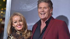He is best known as the television personality who set a guinness world record as the most watched man on tv. David Hasselhoff Uber Ehefrau Hayley Spinnt Manchmal Herum Kurier At