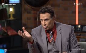 Ξέσπασε ο χάρης ρώμας, με αφορμή δημοσίευμα που δείχνει τον ίδιο αγκαλιά με ένα παιδί. H Apanthsh Toy Xarh Rwma Se Prwtoselido Dhmosieyma Gia Gelia Gia Klamata H Mhpws Gia Orgismenh Antidrash Oi Dh8en Apokalypseis