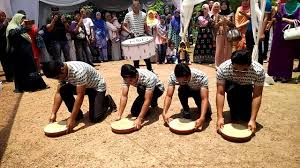 Atas aku semua kakak yang dah berkahwin. Penutup 2017 Havoc Pengantin Sporting Giler Menyanyi Semua Lagu Siap Ade Penari Lagi By Kompang 5 Beradik Official