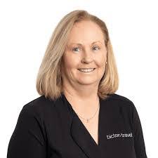 Karen Broadhurst's Instagram, Twitter & Facebook