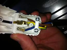 Faste elektriske installasjoner har du ikke lov til å utføre selv, og det er gode grunner til det. Montere Ledning Til Ovn Er Dette Riktig Byggebolig