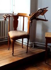 Unter der sitzfläche sitzt der klangkörper mit einem loch in der. Bildersammlung Musik 4teachers De