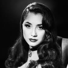 Victoria Scribner's Instagram, Twitter & Facebook