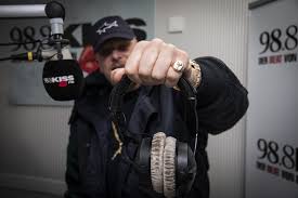De nice à marseille, votre actualité régionale et vos hits à tout moment de la journée. Bonez Mc Mit Eigener Radioshow Exklusiv Bei Kiss Fm Live
