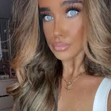 Alissa Mooney's Instagram, Twitter & Facebook