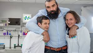 Scientists have discovered the remains of a group of neanderthals in northern spain who were butchered this meant they were kept in a condition unlike almost any other neanderthal remains. Evolupharm S Offre Sebastien Chabal Pour Developper Sa Notoriete Et Surprendre Sportbuzzbusiness Fr