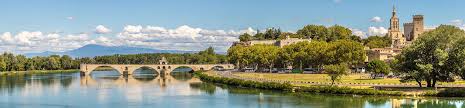 Translation of 'sur le pont d'avignon' by french folk (chanson traditionnelle française) from french to english. Le Pont D Avignon Le Pont Saint Benezet Avignon Et Provence