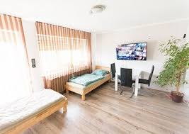 Hier finden sie wohnungen zum mieten vieler immobilienportale und durch die einfache & schnelle wohnungssuche mit intuitiven filtermöglichkeiten ist das ziel traumwohnung zum greifen nah. Monteurzimmer In Essenbach á… Ab 9 00 Mieten