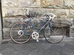 Zum Verkauf Steht Hier Ein Ktm Damen Rennrad Aus Den 80er Jahren In Blau Das Fahrrad Ist In Einem Ktm Damen Rennrad Tr Damen Rennrad Rennrad Fixie Fahrrad