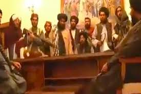 Pasukan taliban mengambil alih istana kepresidenan afganistan, setelah presiden ashraf ghani pergi meninggalkan negara itu. Hevbb6levkrysm