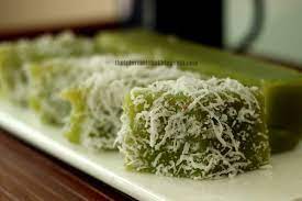 Here is a wonderful version of the popular kuih kosui, flavored with pure pandanus juice. The Informal Chef Kuih Kaswi Pandan Kuih Kosui Pandan é¦™å…°å¡ç©—ç³• Steam Cake Recipe Asian Desserts Food