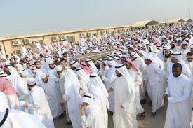 رحل عن عالمنا أمس المنشد الكويتي الاسلامي مشاري العرادة فالبقاء والدوام لله وإنا لله وإنا إليه راجعون وأثار خبر وفاته ضجة على موقع التغريدات القصيرة تويتر