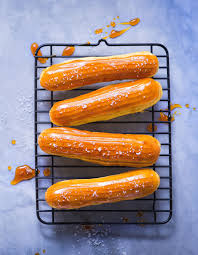 Karamell Eclair Mit Fleur De Sel Eclair Rezept Eclair Eclairs