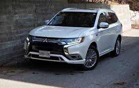 The 2019 mitsubishi outlander sport is offered in 2.0 es, 2.0 sp, 2.0 le, 2.0 se and 2.4 gt trim levels. Suv Review 2019 Mitsubishi Outlander Phev Driving