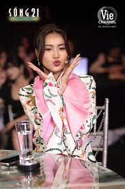 Thúy ngân chia sẻ với những khó khăn của tất cả mọi người năm qua. Chau Bui Láº§n Ä'áº§u Lam Mc Show Giao Thá»«a Song 21