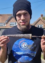 Another stunning creation from the exceptional work of knife and  scissor-maker Grace Horne.