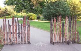 I absolutely love halloween decorating, so i was pretty excited to see such an amazing. 19 Halloween Fence Ideas Halloween Fence Halloween Diy Halloween Props