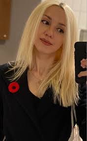 Melissa Leitch's Instagram, Twitter & Facebook