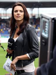 Esther sedlaczek was born on november 24, 1985 in east berlin, east germany. Esther Sedlaczek Serdar Somuncu Lastert Uber Samenspende Das Steckt Dahinter Express De