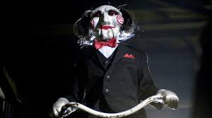 'saw' es una película que relata un ejercicio violento, sangriento, psicológicamente agotador y un tanto terrorífico. Saw 2004 Repasamos El Brillante Debut De La Franquicia De James Wan La Mejor Pelicula De La Saga