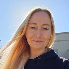 Heather Cudworth's Instagram, Twitter & Facebook