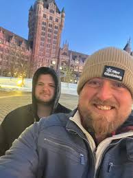 Came over to Albany New York since groups lasted a little longer than  expected. Only like an hour and a half drive to come and freeze in this  beautiful city ❤️ Andre