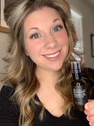 🌿Radiant Hair Oil 🌿 Hey beautiful Ladies ! If you have naturally curly  hair would you share your before & after pics below ❤️I would love to add  some new ones to