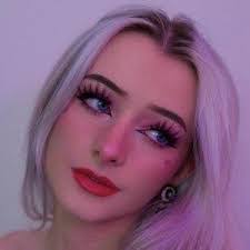 Adriana Lee's Instagram, Twitter & Facebook