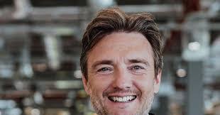 Ralph Lee's Instagram, Twitter & Facebook